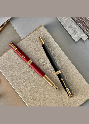 Набір SONNET Matte Black Lacquer GT BP кулькова ручка + блокнот 84 832b24 Parker (316517531)