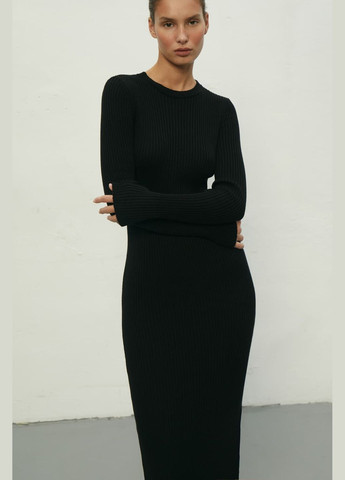 Чорна сукня з вирізом 2003 Papaya