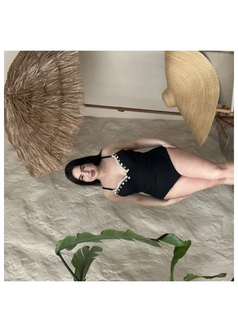 Чорний літній жіночий суцільний купальник plus size з утяжкою та декоративними мушлями на бюсті / чорний суцільний жіночий купальник No Brand