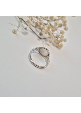 Серебряное кольцо Цветок с Перламутром размер серебро 925 пробы Родированное 6673р 2.77г No Brand (352477385)