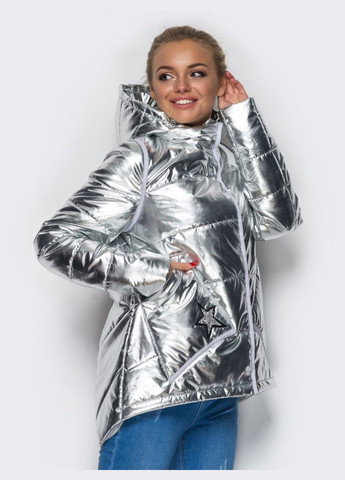 Серая демисезонная куртка серебристого цвета с удлиненной спинкой Dressa