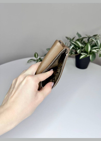 Кожаный мягкий кошелёк на магнитах среднего размера Classic (316218757)