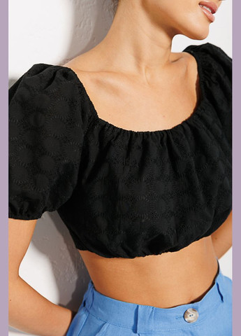 Черная демисезонная короткая летняя блуза с открытыми плечами Arjen