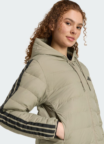 Зеленая демисезонная пуховая парка essentials climawarm 3-stripes adidas