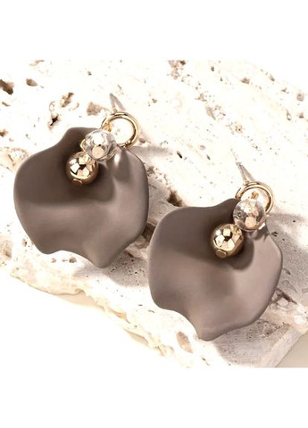 Сережки жіночі Пелюстки та намистинки Кавового кольора No Brand (349812715)
