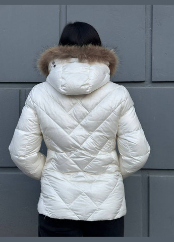 Белая куртка женская FLY Ріст 164см,обєм грудей 89,талія 74,бедра 95