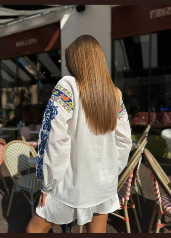 Белая женская вышитая рубашка "голубая роза" ESQ хлопок (325655372)