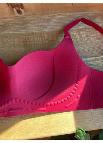 Бордовый бесшовный бюстгальтер с формованными чашками и поролон-корректором. No Brand