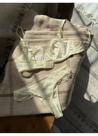 Кремовый демисезонный комплект нижнего белья трусики + бюстгальтер No Brand