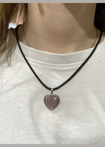 Кулон з натуральним каменем Улексит бузкове котяче око у формі серця на ланцюжку в подарунковій коробочці No Brand (331291752)