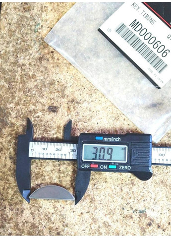 Оригинальная шпонка шкива коленвала MD000606 PAJERO SPORT, Паджеро Спорт, L200, Л200 Mitsubishi (341323365)