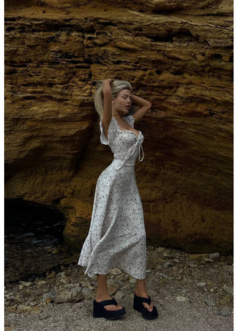 Белое кэжуал женское платье с открытыми плечами с открытыми плечами, с открытой спиной Україна однотонное