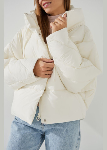 Молочная зимняя куртка однотонная женская 3232 молочный shop (2000990652775) Towmy