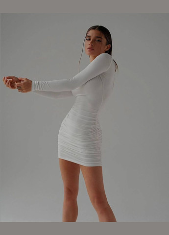 Молочна вечірня приталена сукня довжини міні зі зборками силуетна MonCher