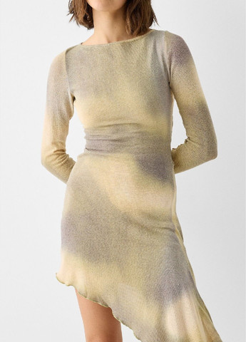 Бежевое кэжуал платье Bershka с абстрактным узором