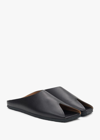 Черные шлепанцы, цвет черный Estro