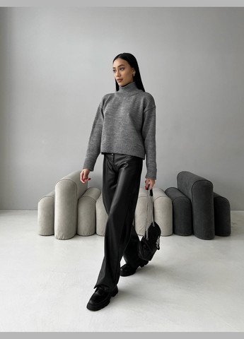 Серый демисезонный свитер Larionoff
