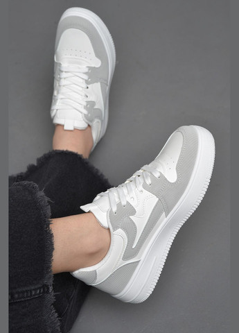 Серые демисезонные кроссовки женские бело-серого цвета на шнуровке Let's Shop