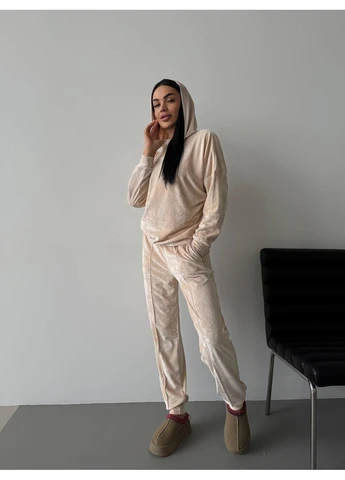 Жіночий легкий костюм бежевого кольору 33121 Fashion (332008689)