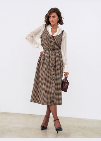 Демисезонный женский коричневый сарафан в гусиную лапку с бретелями из экокожи Dressa с узором пье-де-пуль «гусиная лапка»