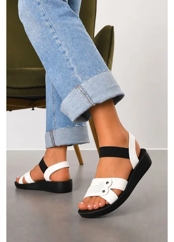 Белые босоножки женские белого цвета Let's Shop на резинке