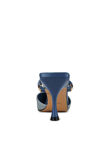 Серебряные кожаные женские босоножки с закрытым носком серо-голубые,,21a5050-3 серблак,36 Berkonty на среднем каблуке