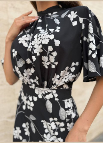 Чорна квіткова сукня з вирізом на спинці No Brand з квітковим принтом