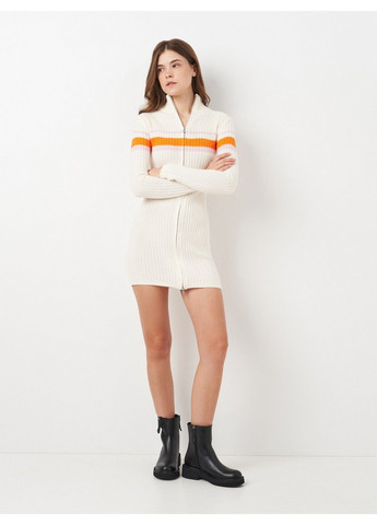 Белое кэжуал платье H&M однотонное