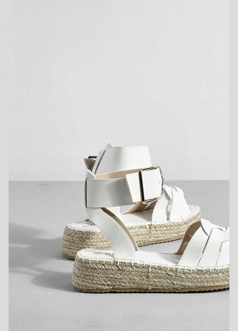 Белые босоножки Faith