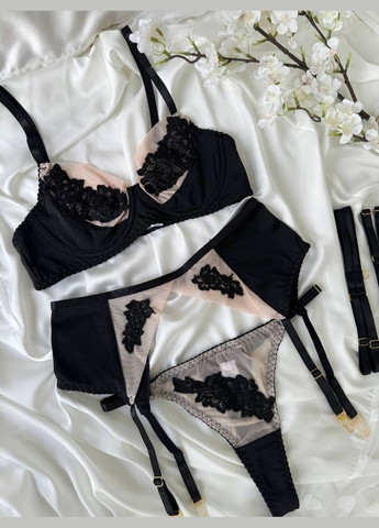 Чорний ніжний комплект жіночого білизни з поясом та гартерами Simply sexy