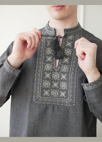 Тёмно-серая вышиванка мужская лен-габардин темн.серый джерело, раз.50 4PROFI (294909915)