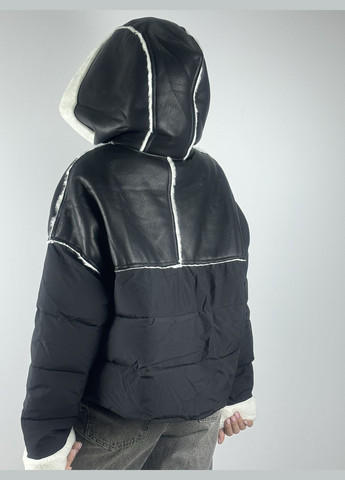 Чорна куртка жіноча, чорного кольору, комбинована еко шкіра з курточкою тканиною, укорочена, з капюшоном, відділка білим хутром Lady yep