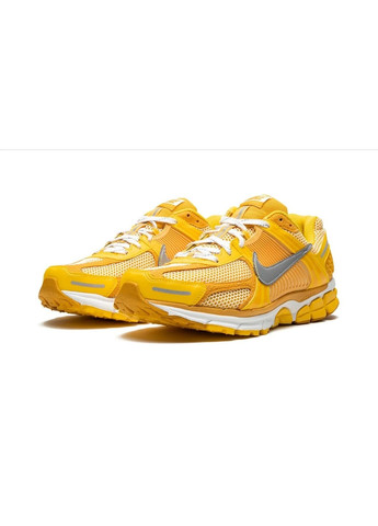 Оранжевые кроссовки мужские zoom vomero 5 orange Nike