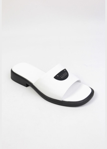 Белые шлепанци Benito