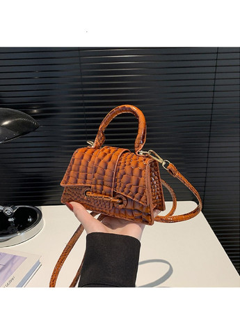 Женская маленькая сумка каркасная кроссбоди через плечо из экокожи с клапаном RoyalBag P2-8574 (332214210)