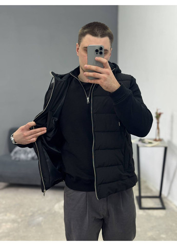 Чорна демісезонна куртка з трикотажними рукавами та капюшоном Україна