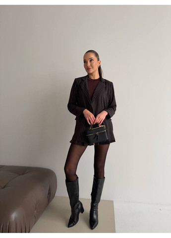 Жіночий костюм із міні-спідницею та подовженим піджаком в смужку MonCher (361057436)