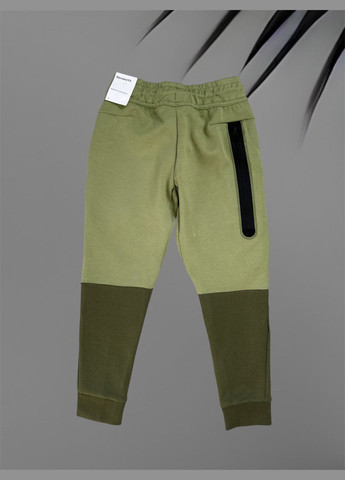 Зеленые спортивные брюки Nike