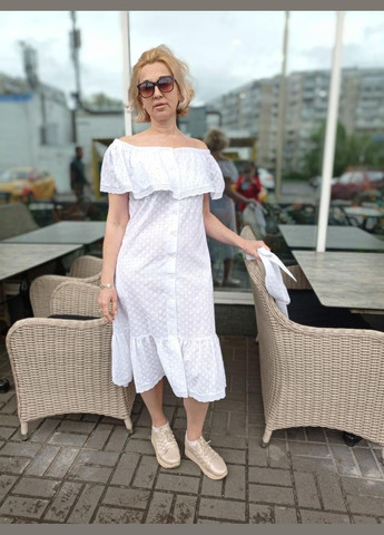 Белое вечернее платье из прошвы с открытыми плечами 2 Льва