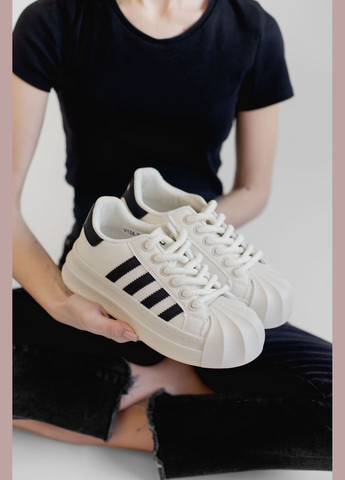 Белые всесезонные кроссовки Vakko Adidas
