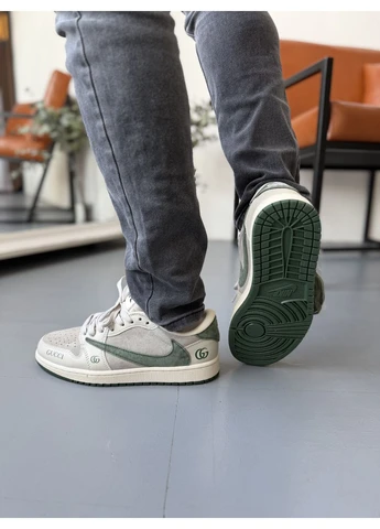Зеленые демисезонные кроссовки мужские nike 1 low x travis scott x gucci green beige найк аир ретро зеленые No Brand