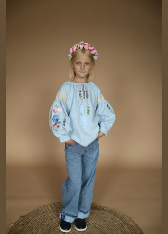 Блакитна сучасна сорочка вишиванка для дівчинки блакитна троянди (341327476)