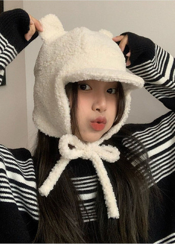 Зимова Жіноча Шапка Вушками Тедді Біла Теплий та Стильний Капор на Зав'язках No Brand зимова шапка з вушками (361969979)