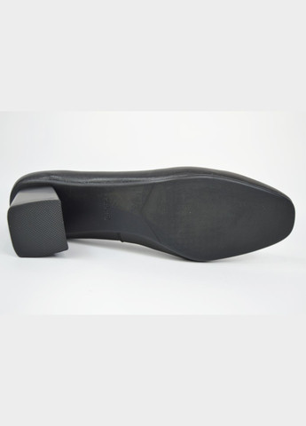 Туфли лодочки на невысоком каблуке кожаные Berkonty на среднем каблуке