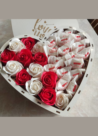 Подарунковий набір у формі серця із цукерок і троянд для дівчини (ar10) No Brand (315888855)