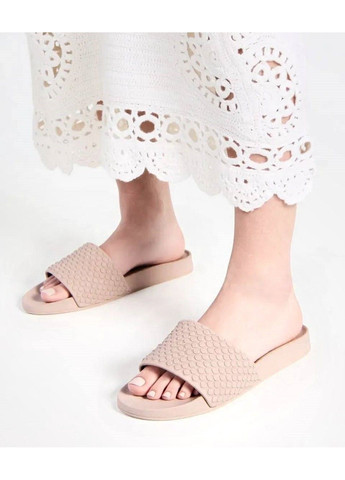 Бежевые шлепанцы женские бежевые Kamengsi