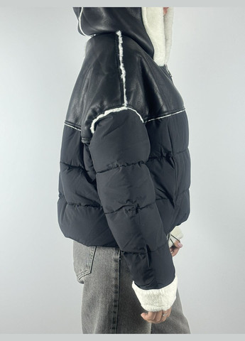 Чорна куртка жіноча, чорного кольору, комбинована еко шкіра з курточкою тканиною, укорочена, з капюшоном, відділка білим хутром Lady yep