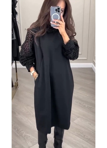 Черное кэжуал женское платье меди с акцентными рукавами MonCher