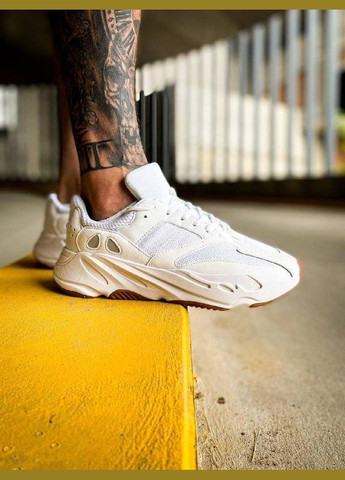 Белые кроссовки yeezy boost 700 analog white 40 No Brand