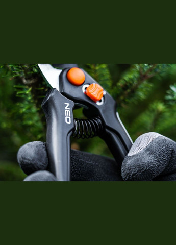 Секатор плоскостной, d реза 15мм, 185мм, 164г Neo Tools (314930510)